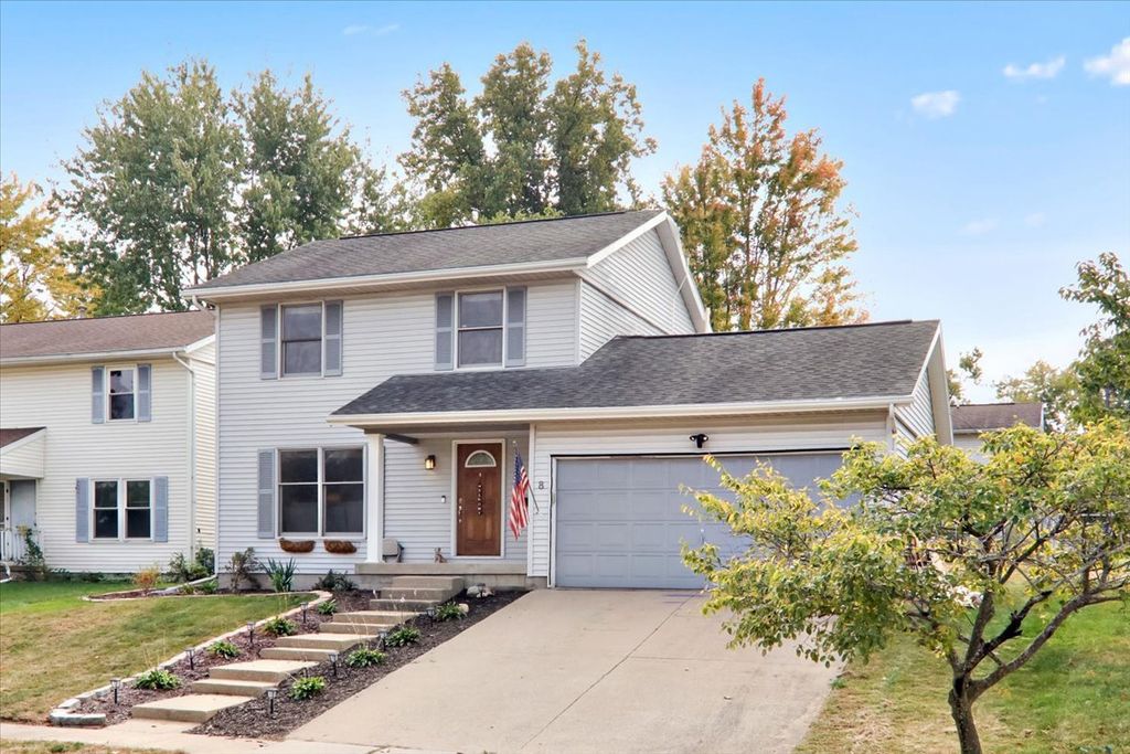 Photo for 8 Haney Court, Bloomington, IL 61701 (MLS # 12490370)