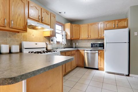 Tiny photo for 8 Haney Court, Bloomington, IL 61701 (MLS # 12490370)