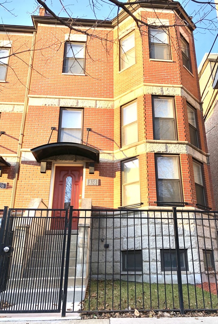 Photo 1 of 31 — 838 E 40th Street, Chicago, IL 60653