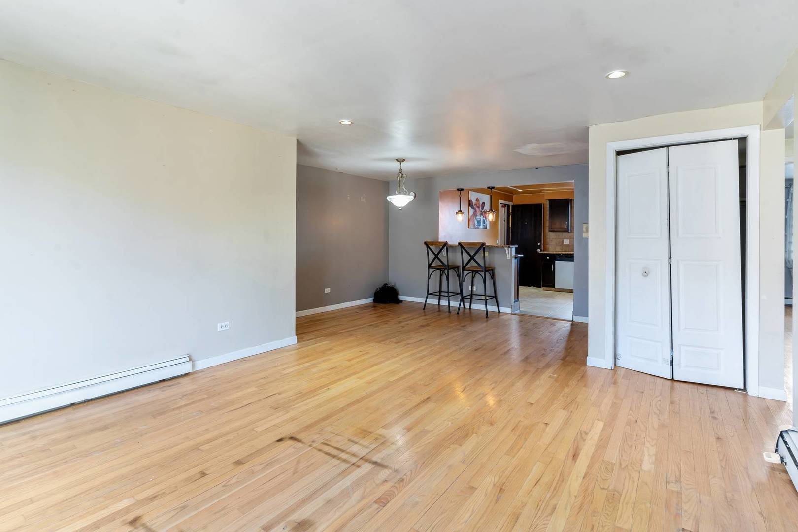 7202 W Wrightwood Avenue 3S