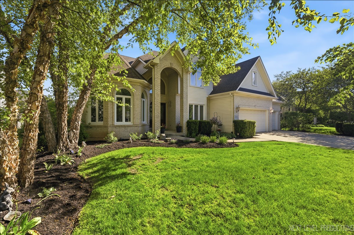 811 W Thornwood Drive