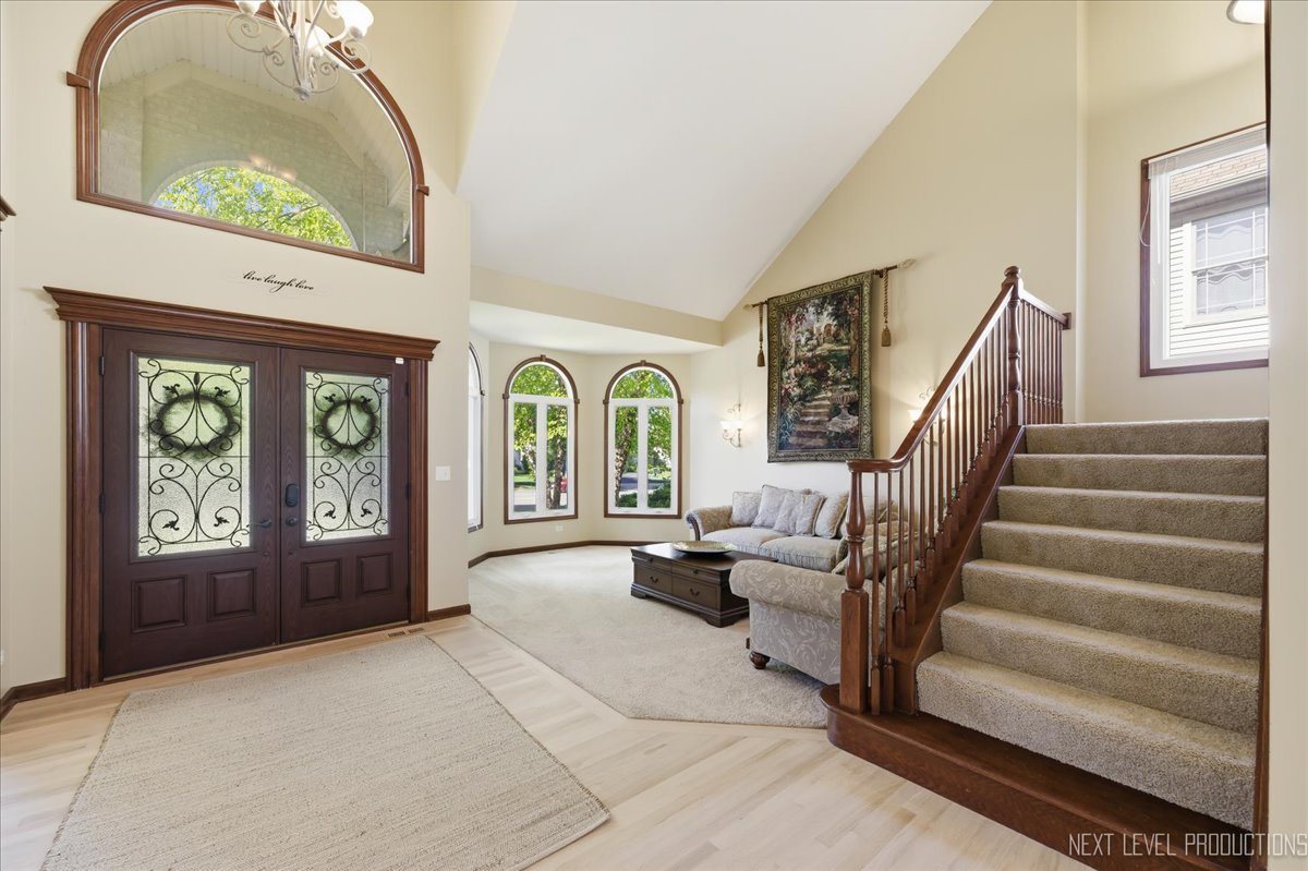 811 W Thornwood Drive