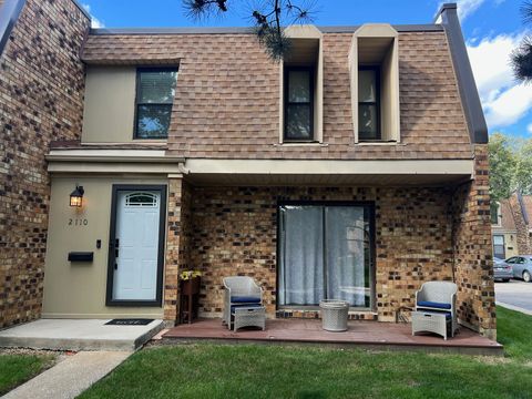 Photo of 2110 Country Club Drive, Woodridge, IL 60517 (MLS # 12492460) Photo of 2110 Country Club Drive, Woodridge, IL 60517 (MLS # 12492460)