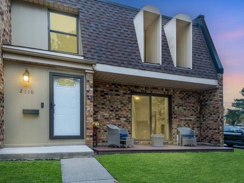 Tiny photo for 2110 Country Club Drive, Woodridge, IL 60517 (MLS # 12492460)