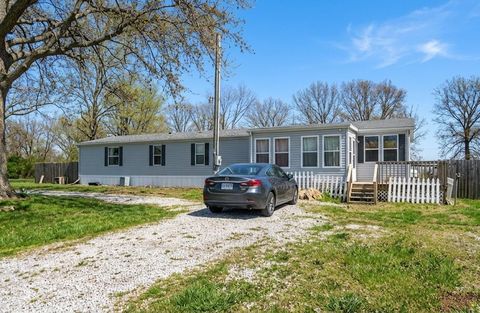 Photo of 210 Lakeview Drive, Shattuc, IL 62231 (MLS # 12593621)