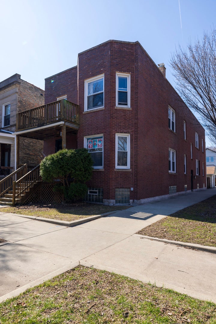 2648 N Francisco Avenue