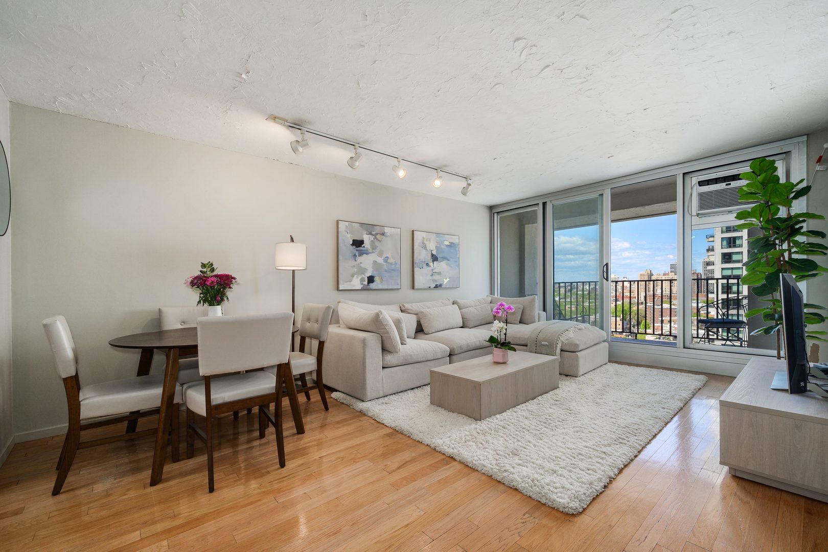 1960 N Lincoln Park West 1601