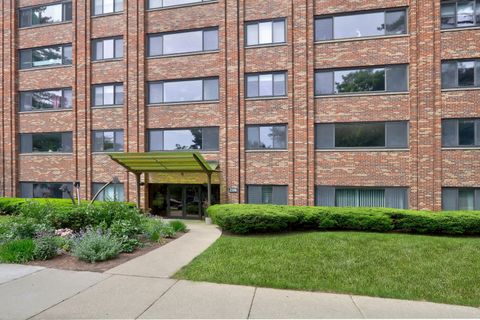 Tiny photo for 2300 Sherman Avenue #2B, Evanston, IL 60201 (MLS # 12656317)