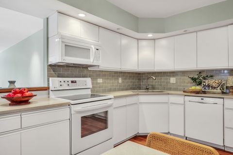 Tiny photo for 2300 Sherman Avenue #2B, Evanston, IL 60201 (MLS # 12656317)
