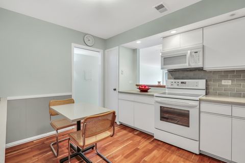 Tiny photo for 2300 Sherman Avenue #2B, Evanston, IL 60201 (MLS # 12656317)