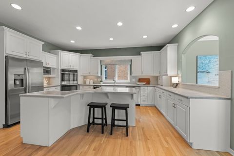 Tiny photo for 2S370 Canterbury Court, Glen Ellyn, IL 60137 (MLS # 12626242)