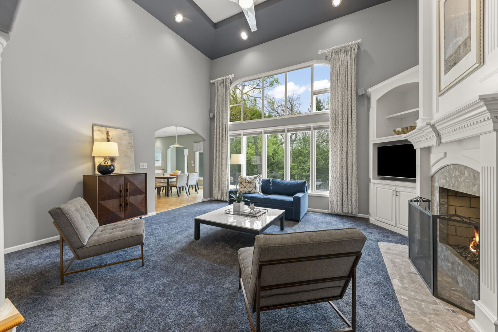 2S370 Canterbury Court