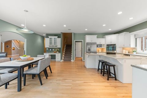 Tiny photo for 2S370 Canterbury Court, Glen Ellyn, IL 60137 (MLS # 12626242)