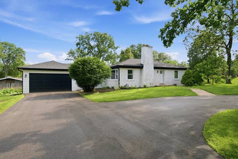 Photo of 75 Brookdale Lane, Palatine, IL 60067 (MLS # 12724192)