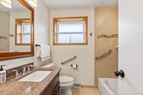 Tiny photo for Oak Lawn, IL 60453 (MLS # 12621272)