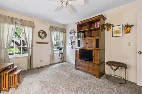 Tiny photo for 818 Butternut Lane #A, Mount Prospect, IL 60056 (MLS # 12785336)