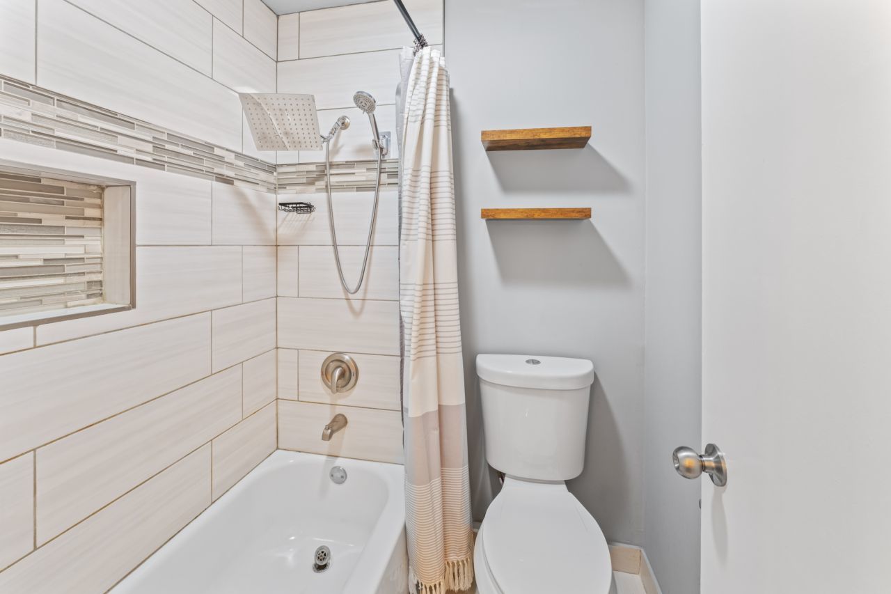 Schaumburg, Illinois 60173, United States, 2 Bedrooms Bedrooms, ,4 BathroomsBathrooms,Residential,Active,247078