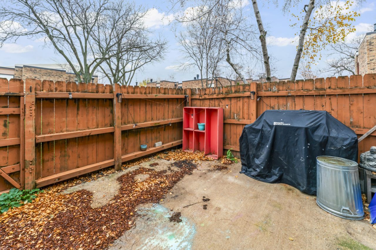 Schaumburg, Illinois 60173, United States, 2 Bedrooms Bedrooms, ,4 BathroomsBathrooms,Residential,Active,247078