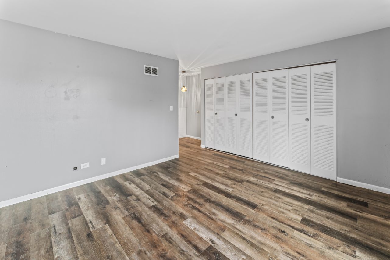 Schaumburg, Illinois 60173, United States, 2 Bedrooms Bedrooms, ,4 BathroomsBathrooms,Residential,Active,247078