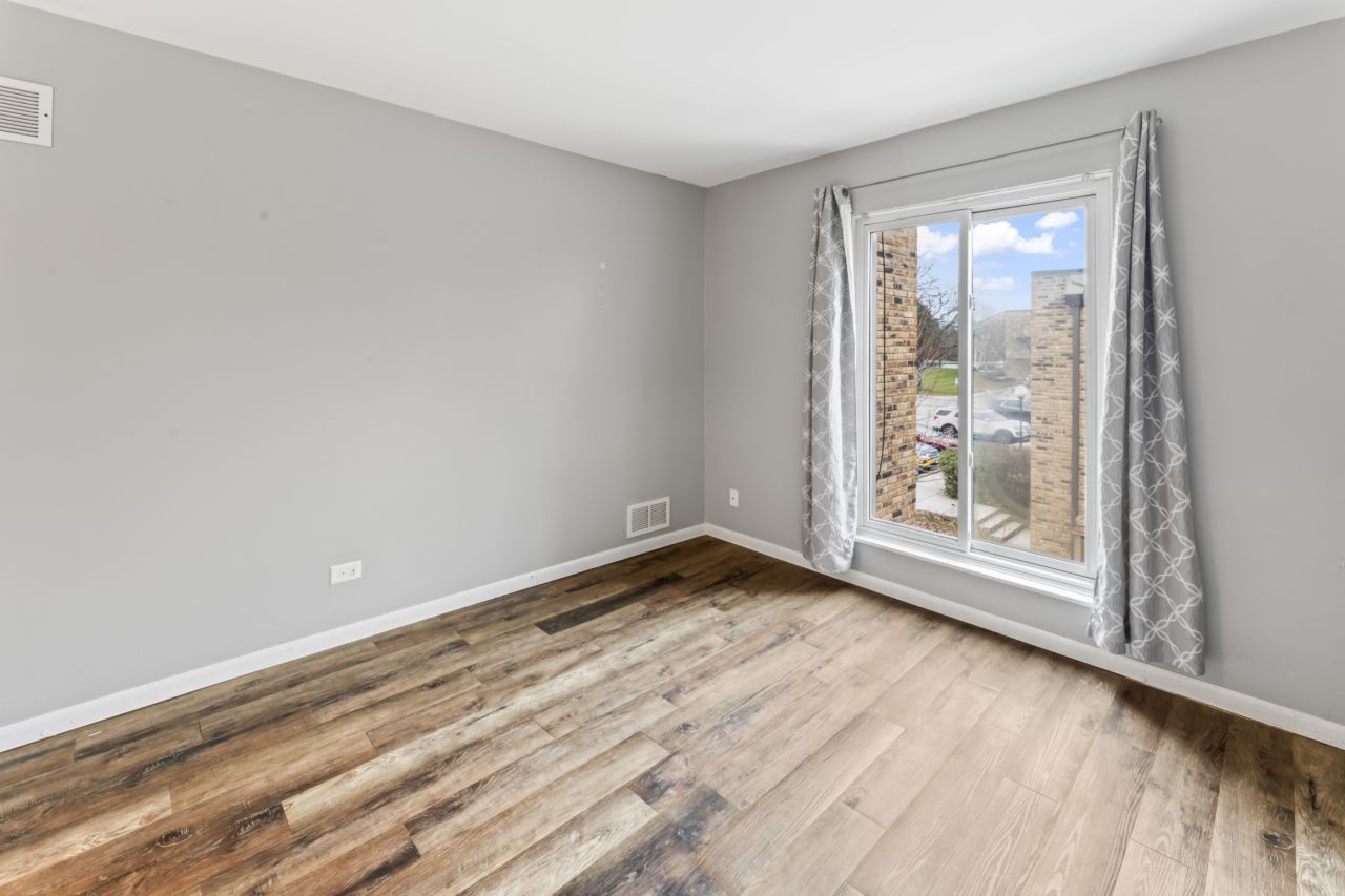 Schaumburg, Illinois 60173, United States, 2 Bedrooms Bedrooms, ,4 BathroomsBathrooms,Residential,Active,247078