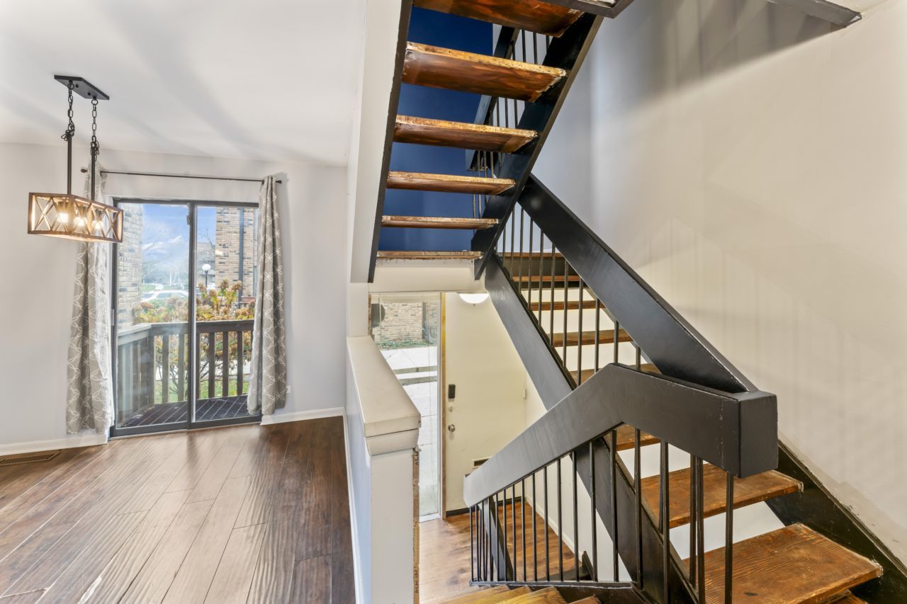 Schaumburg, Illinois 60173, United States, 2 Bedrooms Bedrooms, ,4 BathroomsBathrooms,Residential,Active,247078