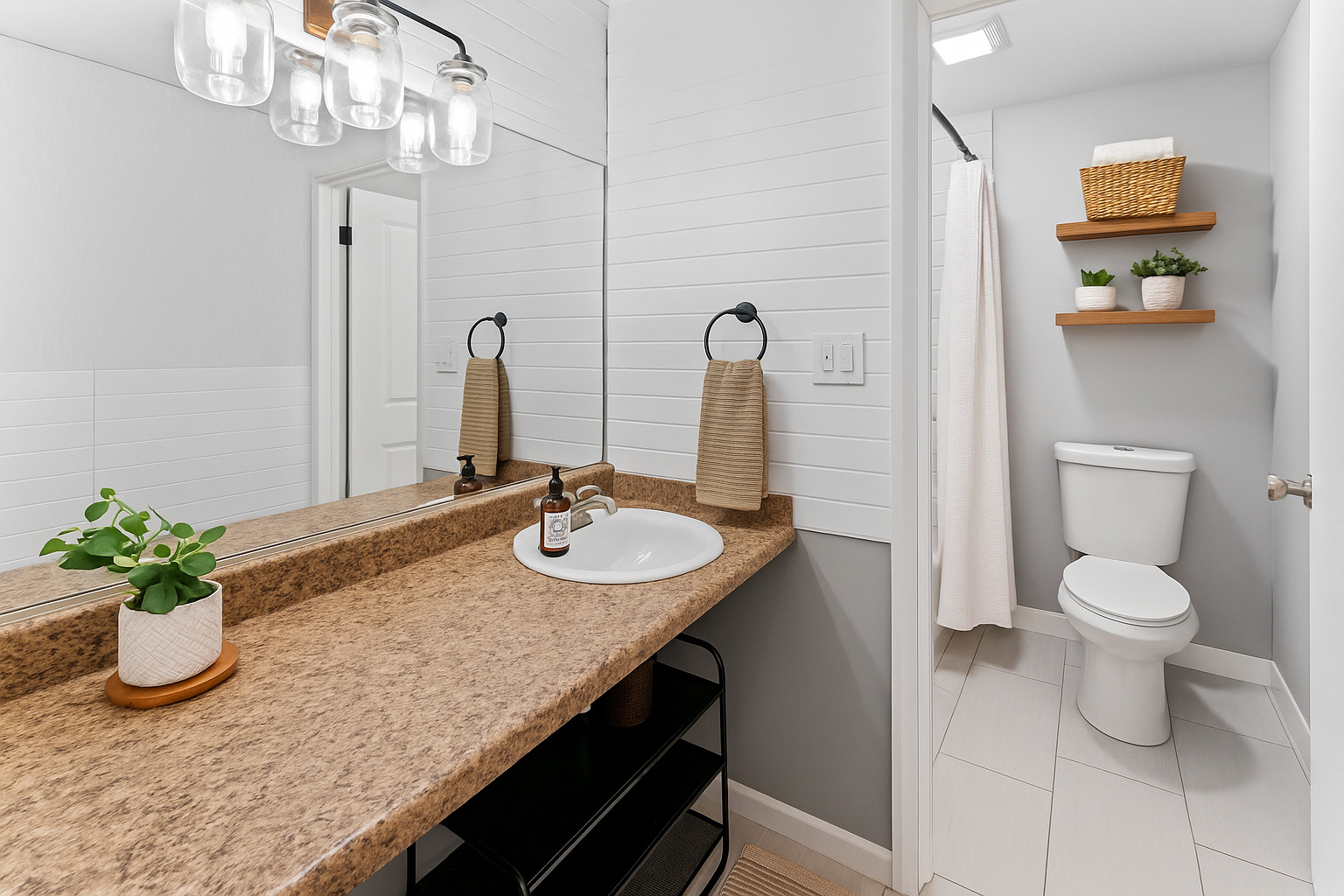 Schaumburg, Illinois 60173, United States, 2 Bedrooms Bedrooms, ,4 BathroomsBathrooms,Residential,Active,247078