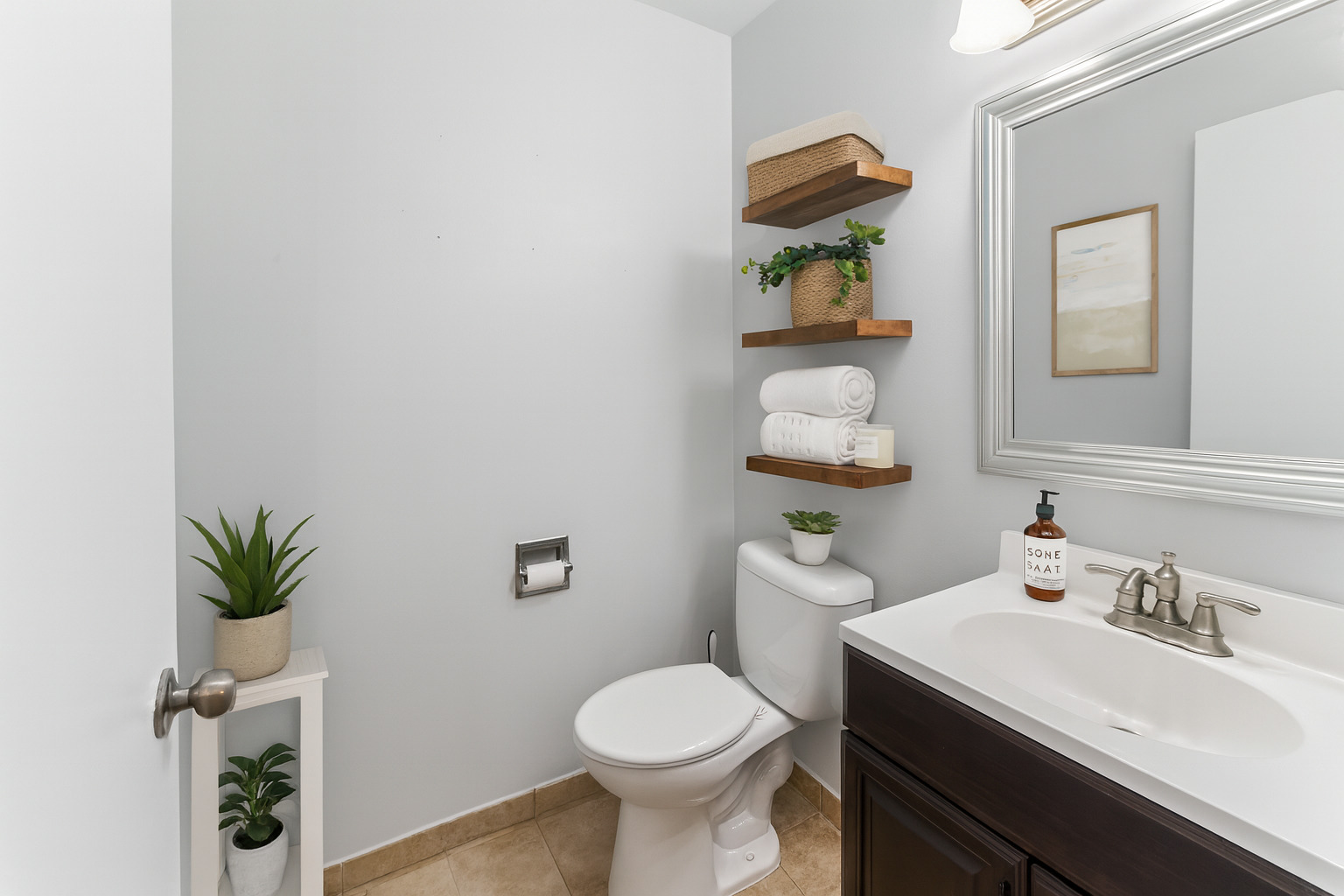 Schaumburg, Illinois 60173, United States, 2 Bedrooms Bedrooms, ,4 BathroomsBathrooms,Residential,Active,247078