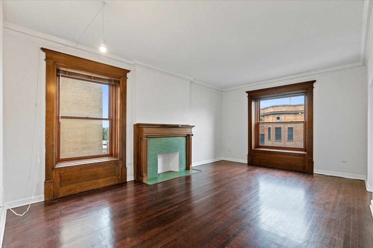 559 W Surf Street 501