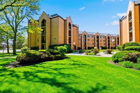 Photo of 7420 W LAWRENCE Avenue #202, Harwood Heights, IL 60706 (MLS # 12655000)