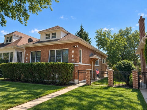 Photo of 5720 N Manton Avenue, Chicago, IL 60646 (MLS # 12752583)