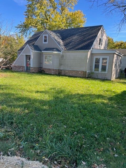 Photo of 325 E Lake Shore Drive, Round Lake Park, IL 60073 (MLS # 12587960)