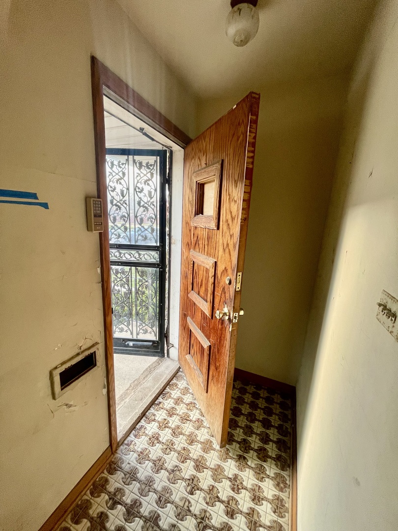 10209 S Vernon Avenue