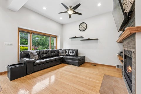 Tiny photo for 5858 N Luna Avenue, Chicago, IL 60646 (MLS # 12673703)