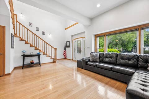 Tiny photo for 5858 N Luna Avenue, Chicago, IL 60646 (MLS # 12673703)