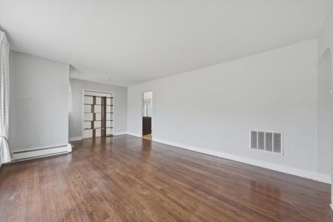 Tiny photo for 13 W Kenilworth Avenue, Prospect Heights, IL 60070 (MLS # 12576464)