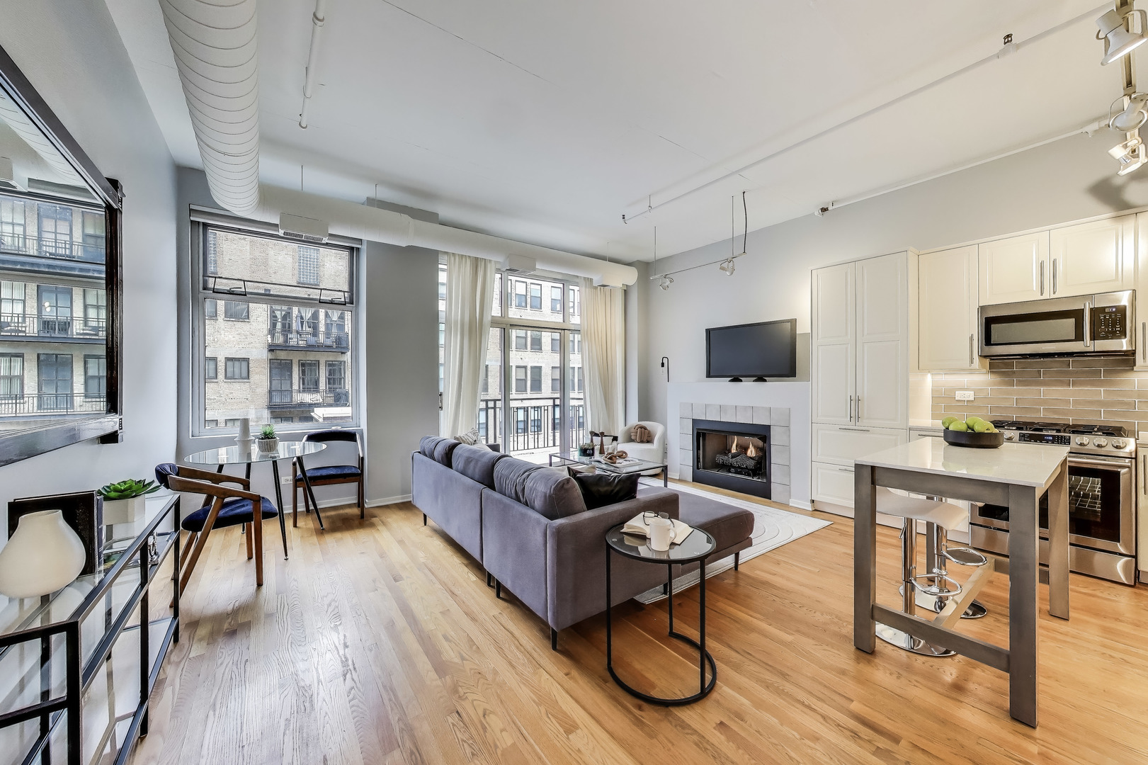 1000 W ADAMS Street 420