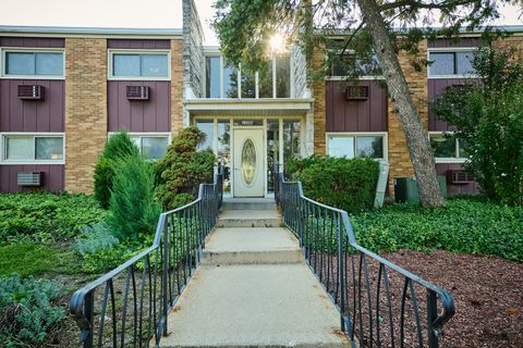 Tiny photo for 1320A Lore Lane #101, Lombard, IL 60148 (MLS # 12574422)