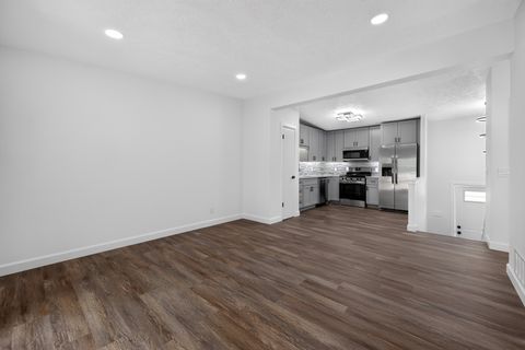 Tiny photo for 642 Swan Drive, Grayslake, IL 60030 (MLS # 12690392)