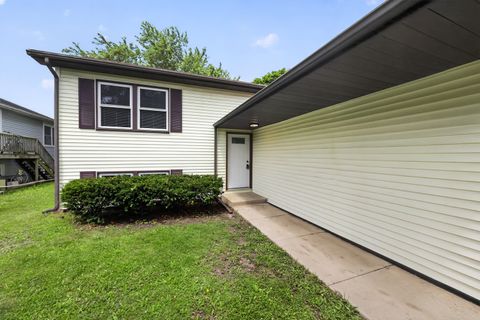Tiny photo for 642 Swan Drive, Grayslake, IL 60030 (MLS # 12690392)