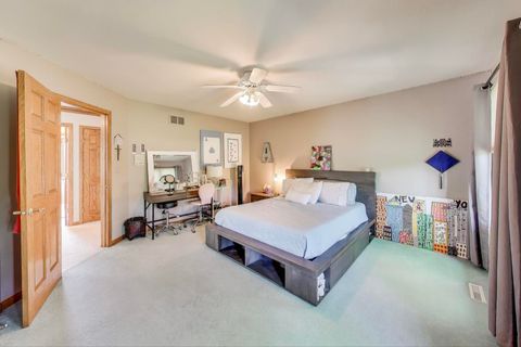 Tiny photo for 6 Steeplechase Drive, Hawthorn Woods, IL 60047 (MLS # 12478648)