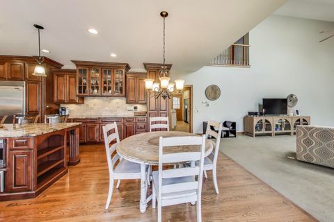 Tiny photo for 6 Steeplechase Drive, Hawthorn Woods, IL 60047 (MLS # 12478648)