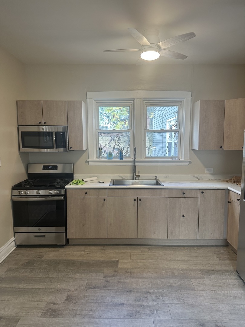 4118 N Western Avenue C1