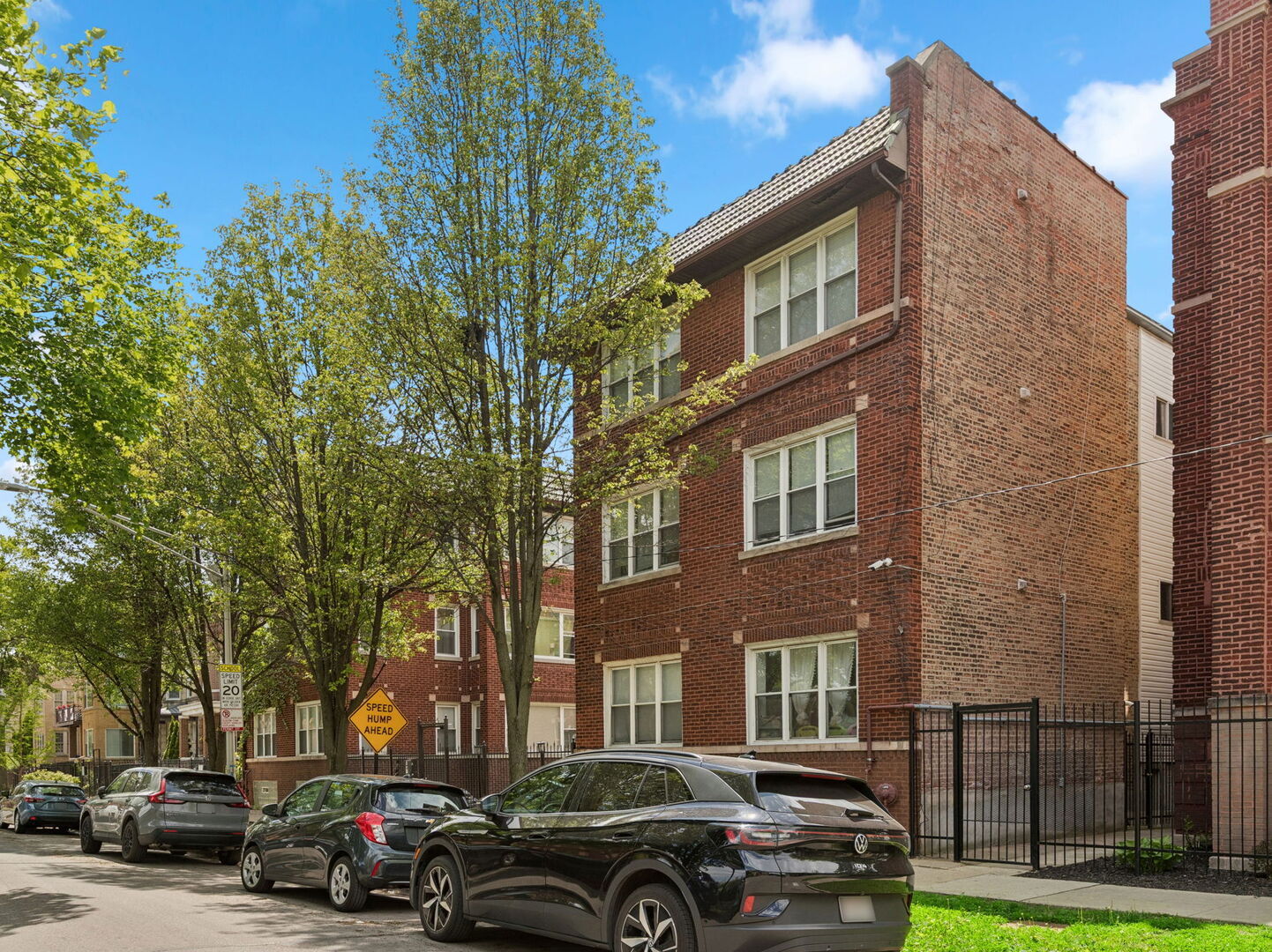 4650 N Saint Louis Avenue 1D
