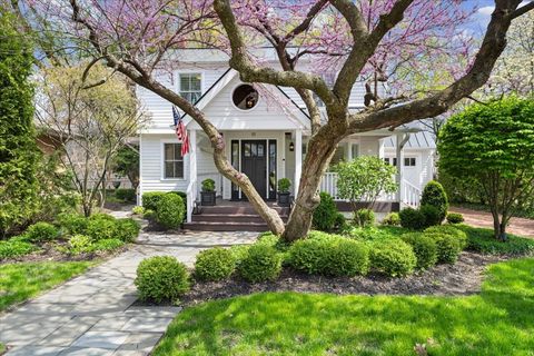 11 S Lincoln Avenue Geneva IL 60134