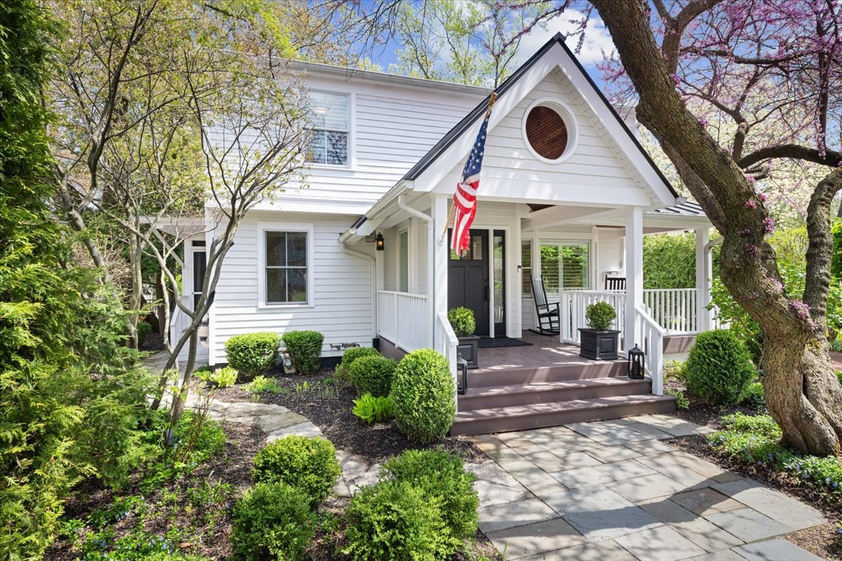 11 S Lincoln Avenue