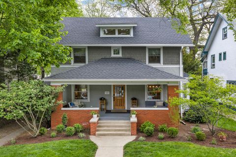 Photo of 925 Elmwood Avenue, Evanston, IL 60202 (MLS # 12642076)