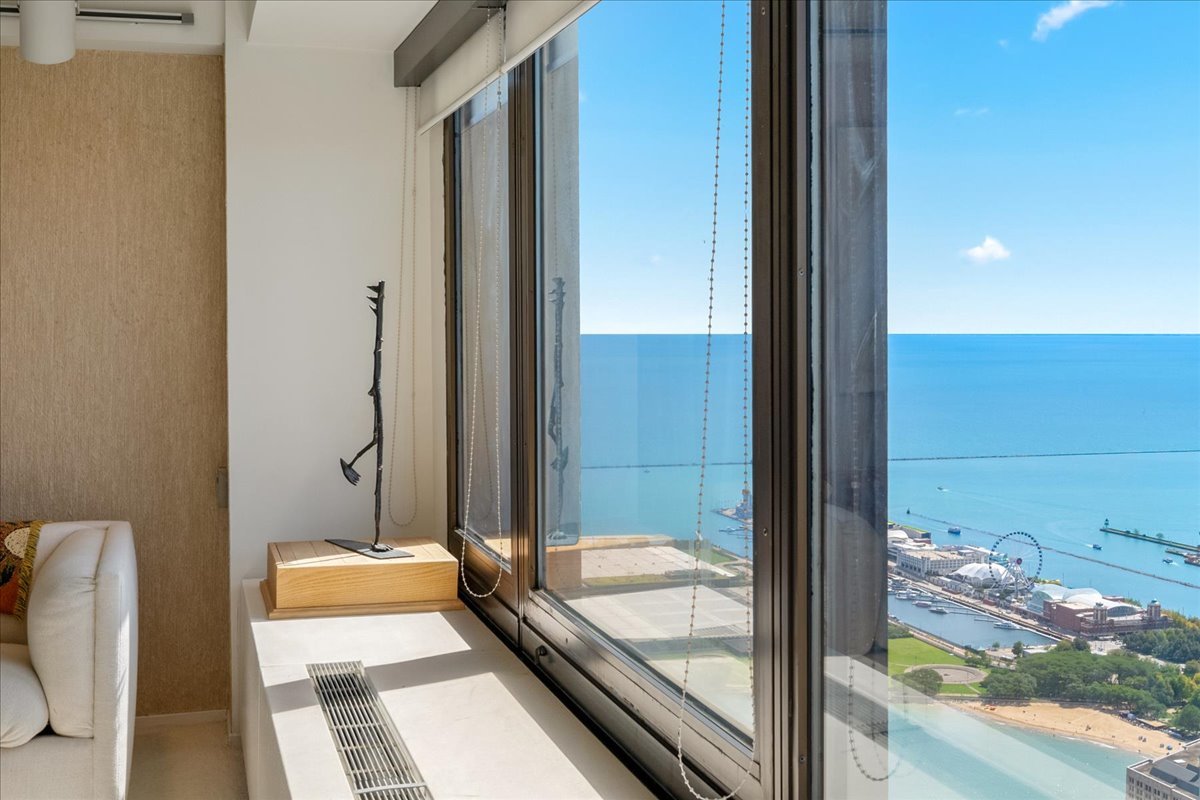 175 E Delaware Place 7910