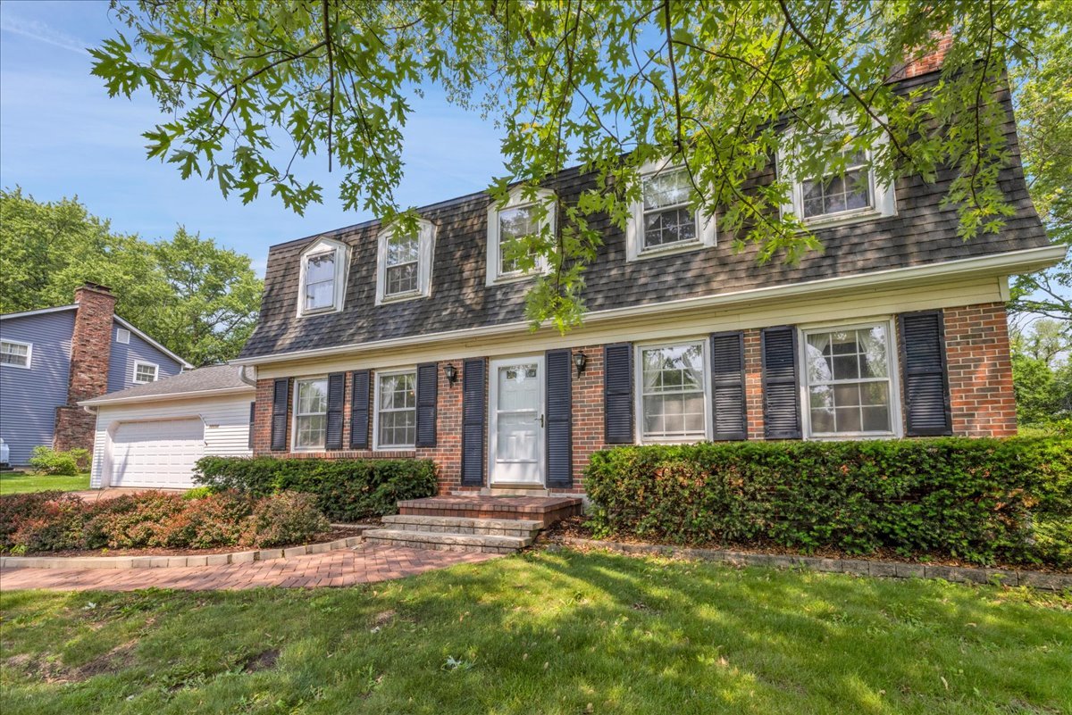26W266 Tomahawk Drive