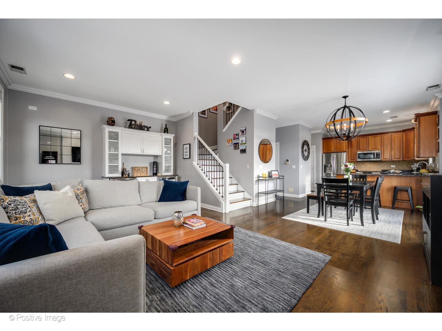 1617 W Barry Avenue 2S