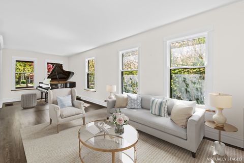 Tiny photo for 135 S Cuyler Avenue, Oak Park, IL 60302 (MLS # 12634307)